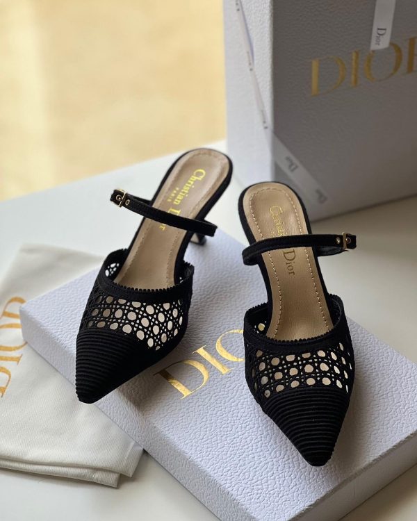 Dior Capture Pump - Image 2