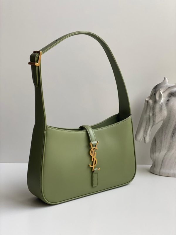 Le 5 À 7 Leather Shoulder Bag - Image 7
