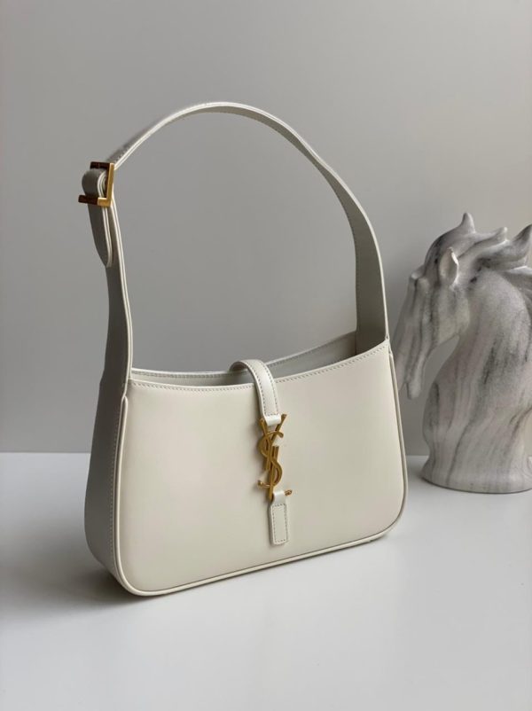 Le 5 À 7 Leather Shoulder Bag - Image 5