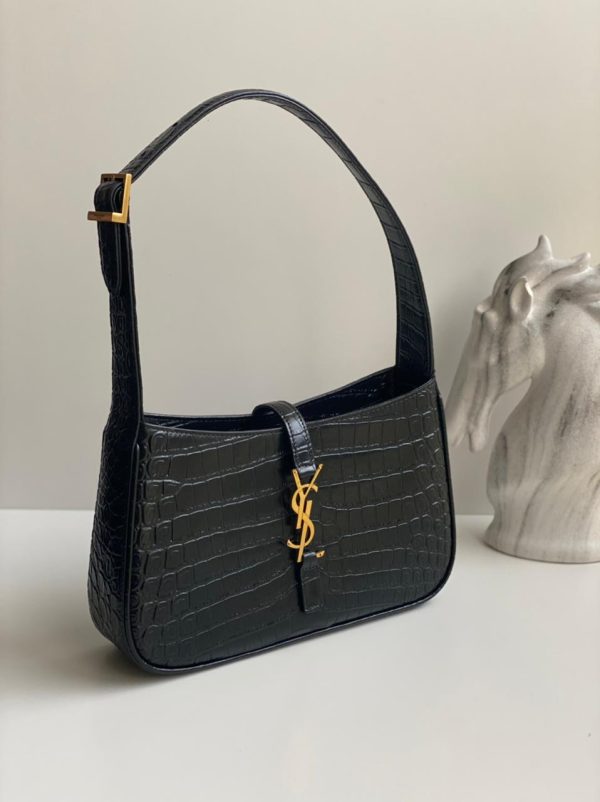 Le 5 À 7 Leather Shoulder Bag - Image 2