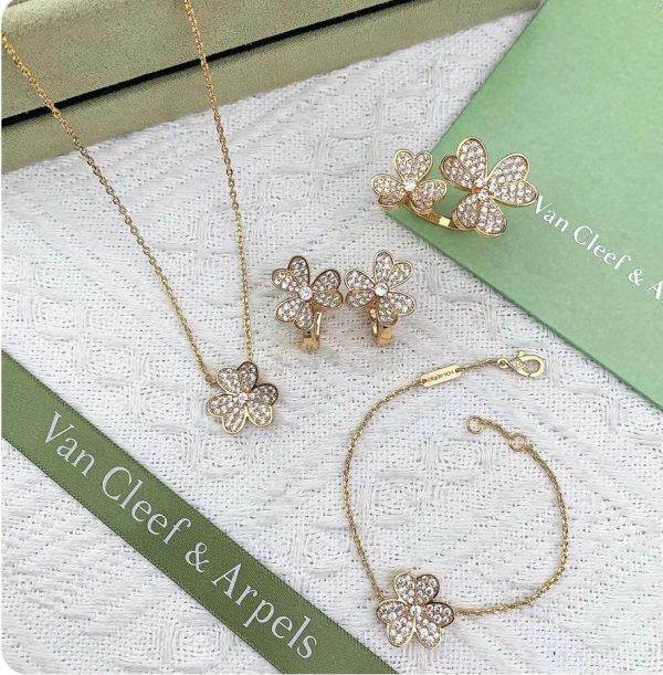 Van Cleef & Arpels Necklace Set - Image 2