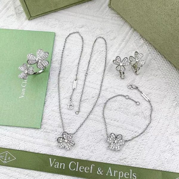 Van Cleef & Arpels Necklace Set - Image 3