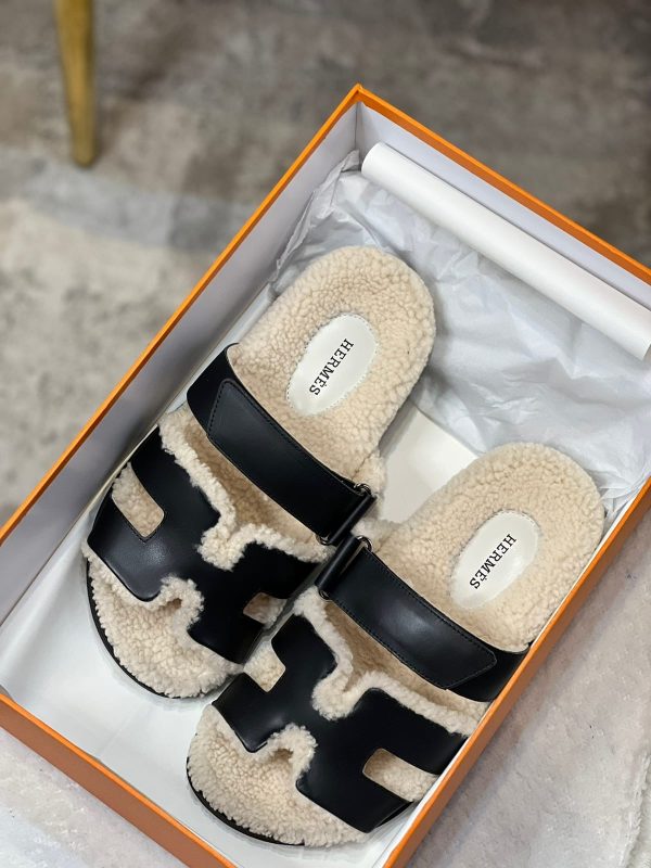 Hermes Chypre Shearling Sandal - Image 3