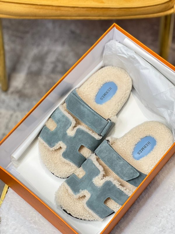 Hermes Chypre Shearling Sandal - Image 4