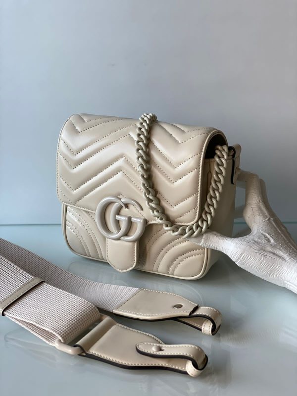 GG Marmont Quilted Shoulder Bag - Image 2