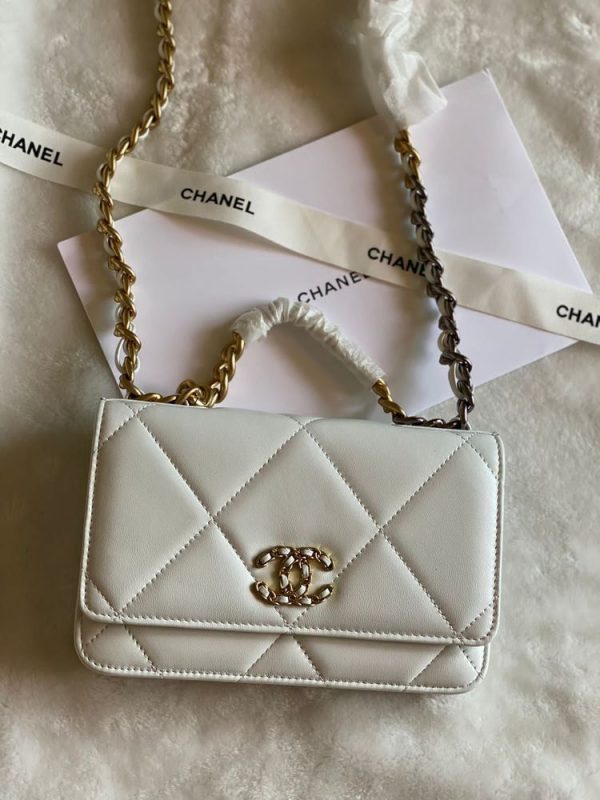 Chanel 19 Quilted Wallet On Chain - Image 6