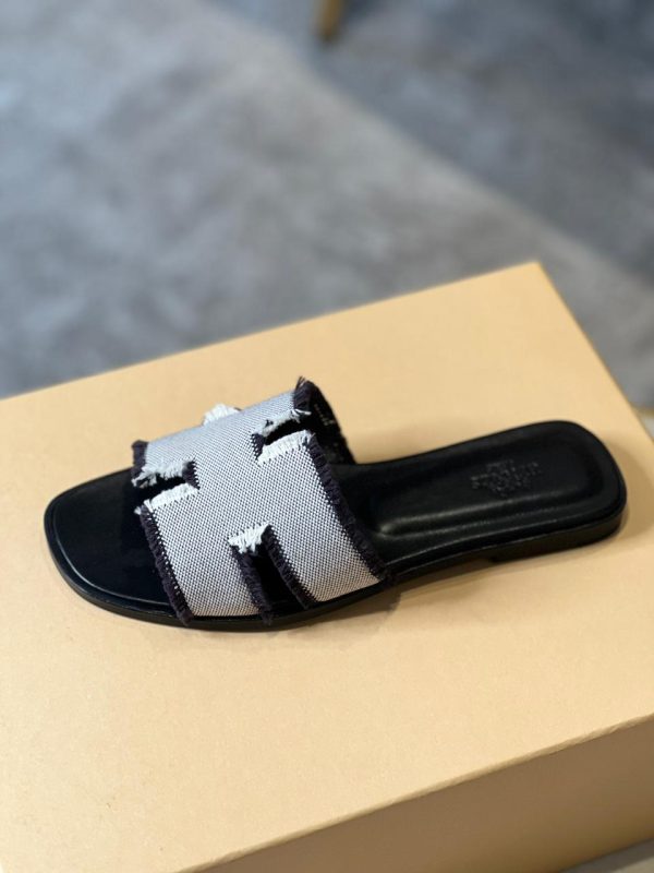 Hermes Oran Sandal Vert Canvas - Image 3