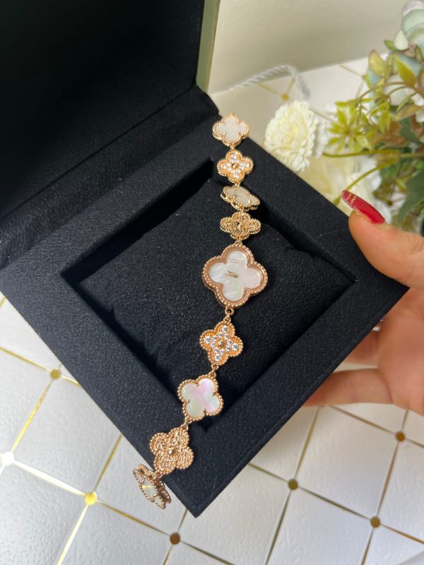 Van Cleef & Arpels Alhambra Watch - Image 3