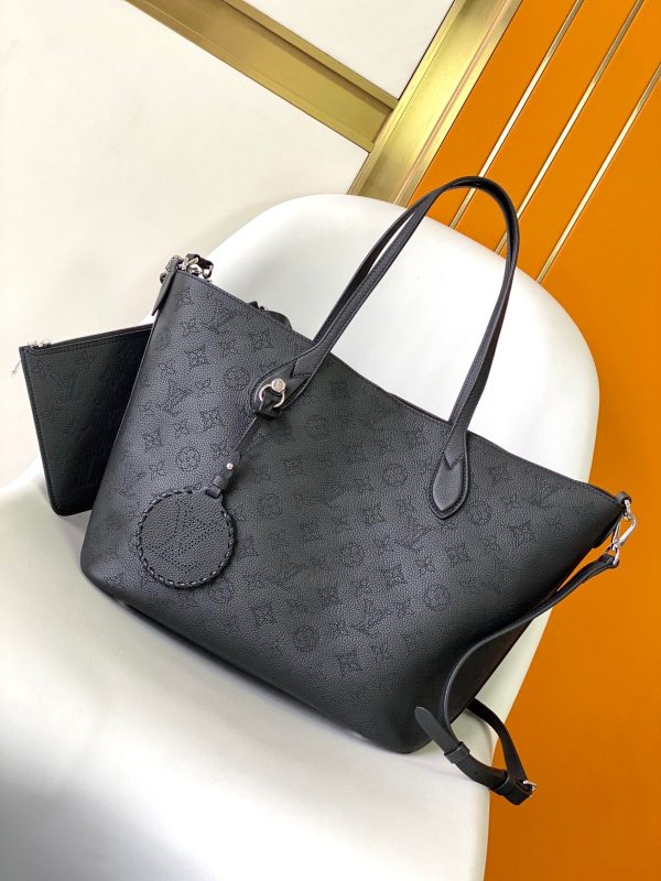 Louis Vuitton Neverfull MM Tote Bag