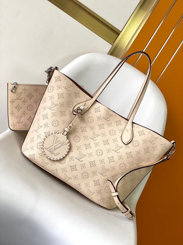 Louis Vuitton Neverfull MM Tote Bag - Image 3