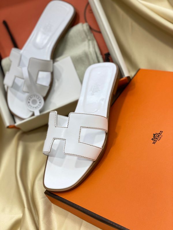 Hermes Oran Leather Sandal In White - Image 2