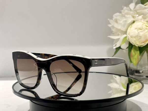Saint Laurent Women's Black Cat-Eye Sunglass - Image 4