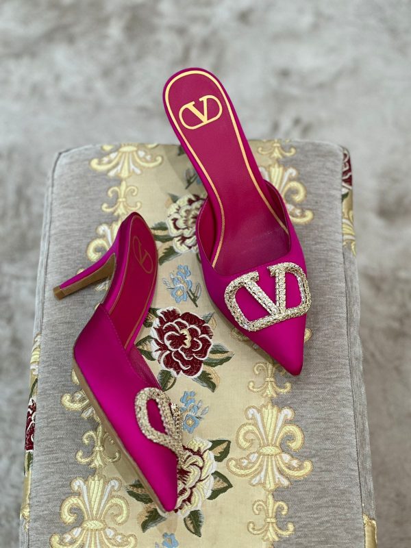 Valentino Garavani Vlogo Embellished Satin Pumps - Image 3