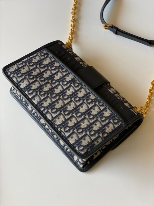 Dior 30 Montaigne East West Bag - Image 12