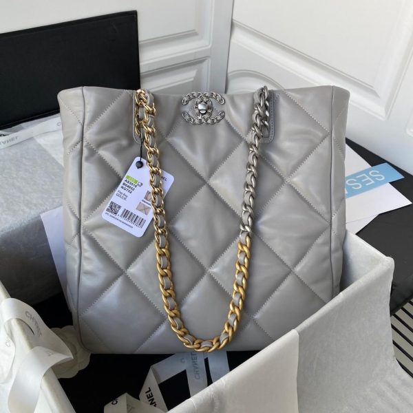 Chanel Classic Diamond Plaid Design Tote Bag - Image 2