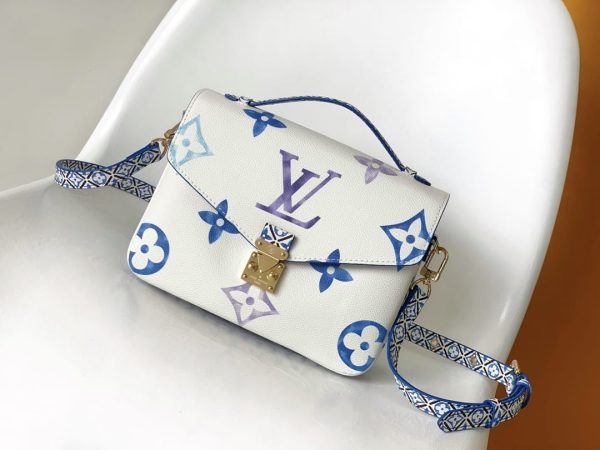 Louis Vuitton Pochette Metis By The Pool