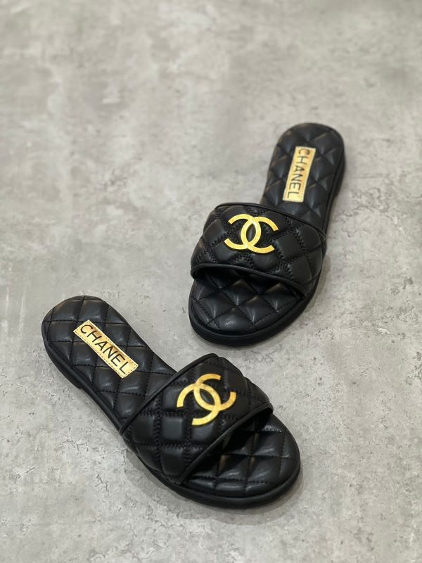 Chanel Crystal CC Logo Raffia - Image 4