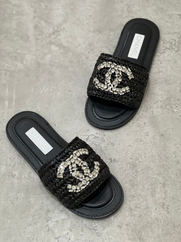 Chanel Crystal CC Logo Raffia - Image 3