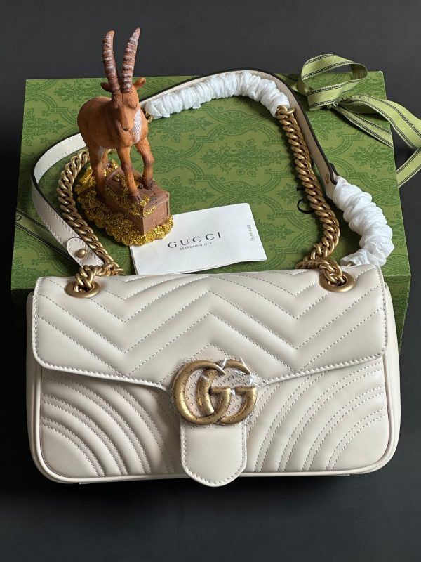 Gucci GG Marmont Mateless Shoulder Bag