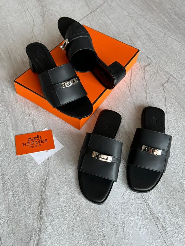 Hermes Giulia Flat Sandals In Calfskin - Image 4