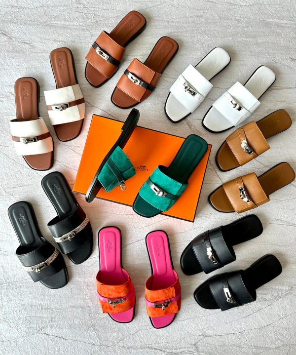 Hermes Giulia Flat Sandals In Calfskin