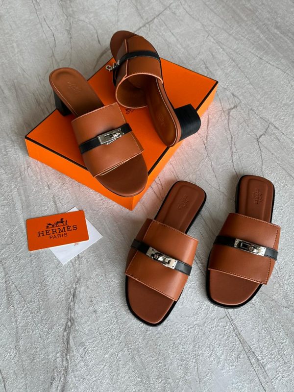 Hermes Giulia Flat Sandals In Calfskin - Image 8