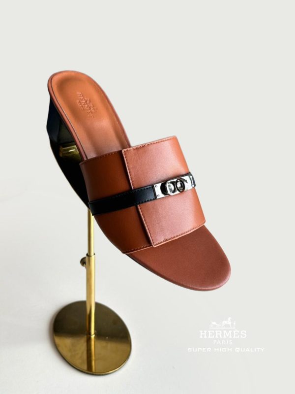 Hermes Giulia Flat Sandals In Calfskin - Image 10