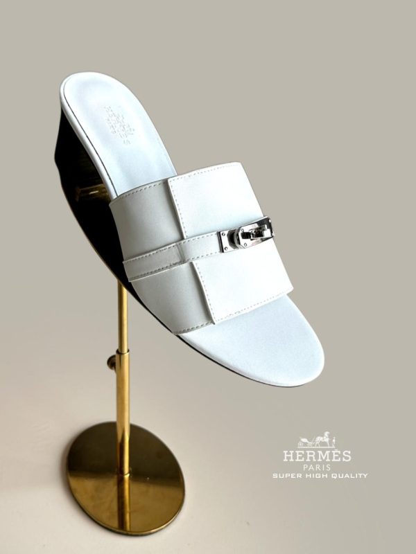Hermes Giulia Flat Sandals In Calfskin - Image 12