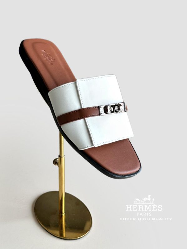 Hermes Giulia Flat Sandals In Calfskin - Image 15