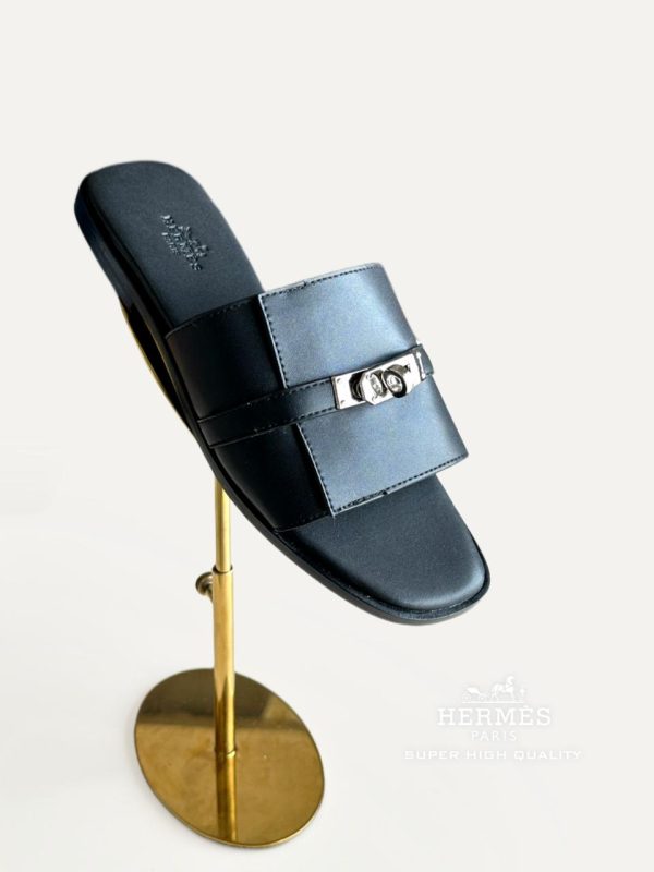 Hermes Giulia Flat Sandals In Calfskin - Image 22