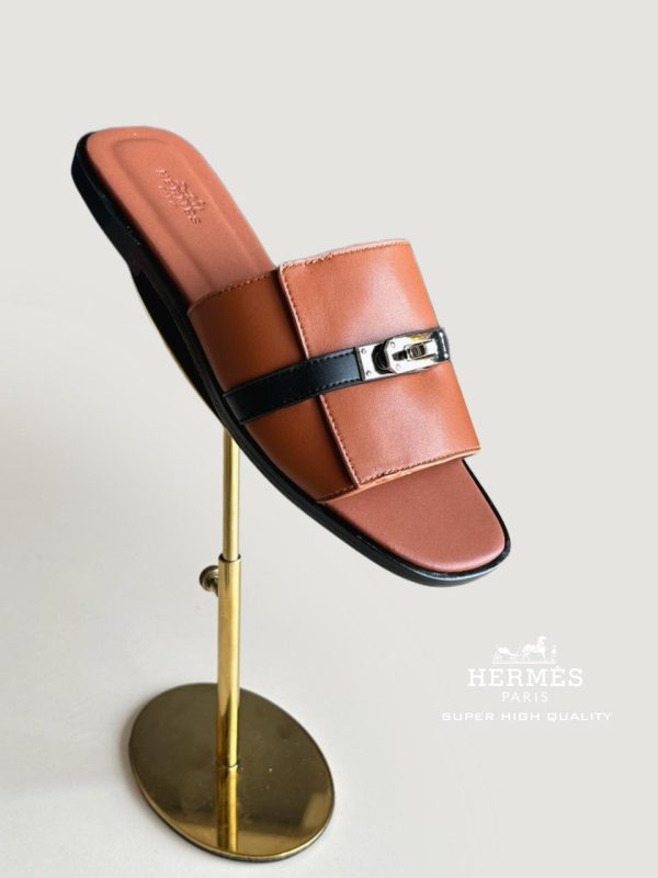 Hermes Giulia Flat Sandals In Calfskin - Image 17