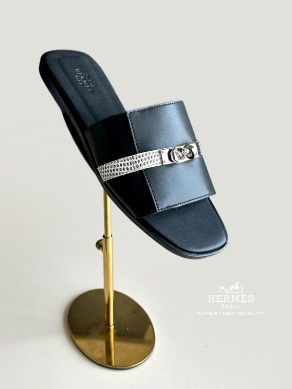 Hermes Giulia Flat Sandals In Calfskin - Image 18