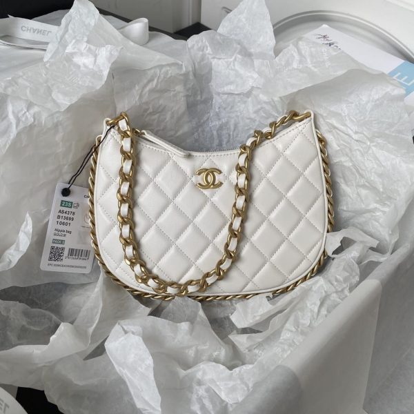 Chanel Lambskin Quilted Chain Around Hobo Bag - Image 3