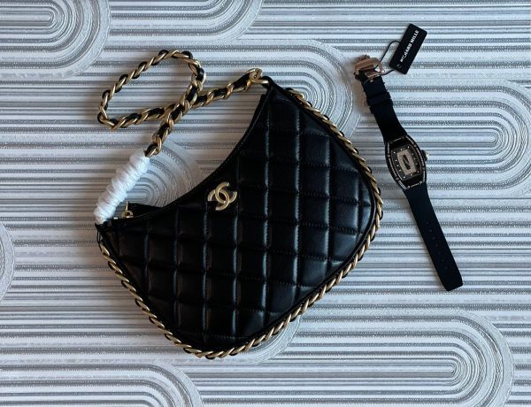Chanel Black Hobo Handbag In Chain