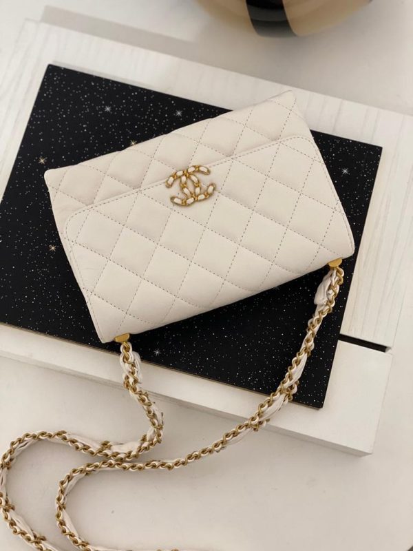 Chanel White Quilted Wallet On Chain - Image 2