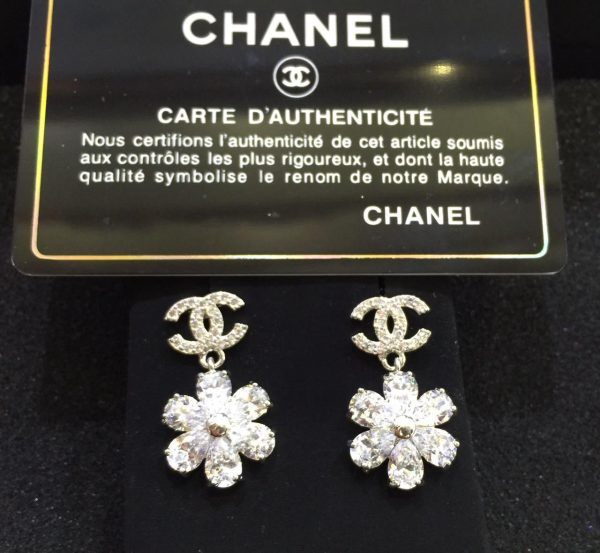 Chanel CC Faux Pearl Gold Tone Earrings - Image 42