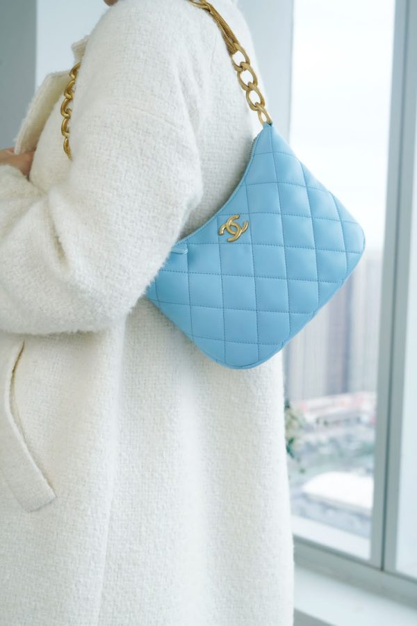 Chanel 23A Hobo Lambskin In Chain - Image 3
