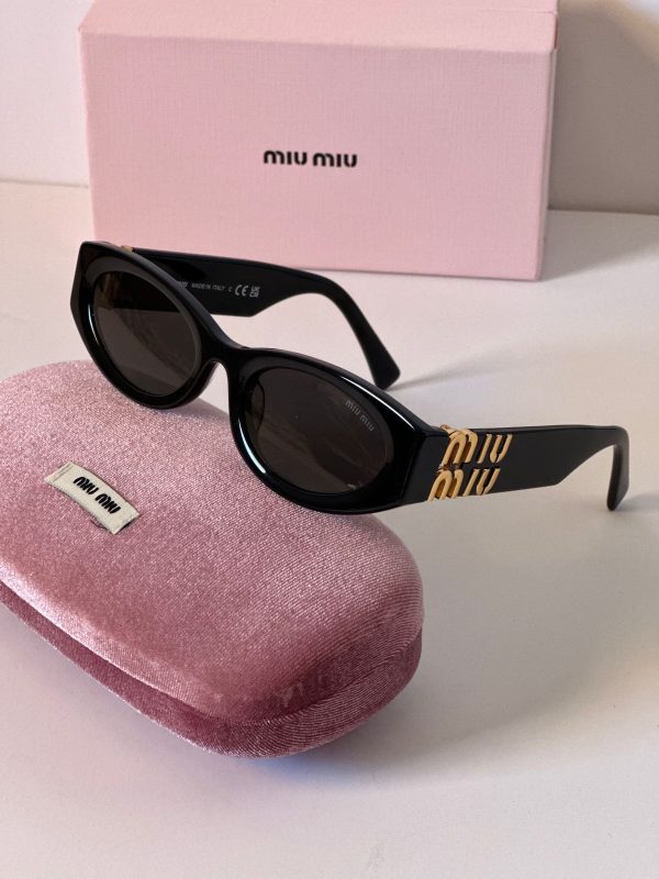 Miu Miu Eyewear Rectangular Frame Sunglasses - Image 4