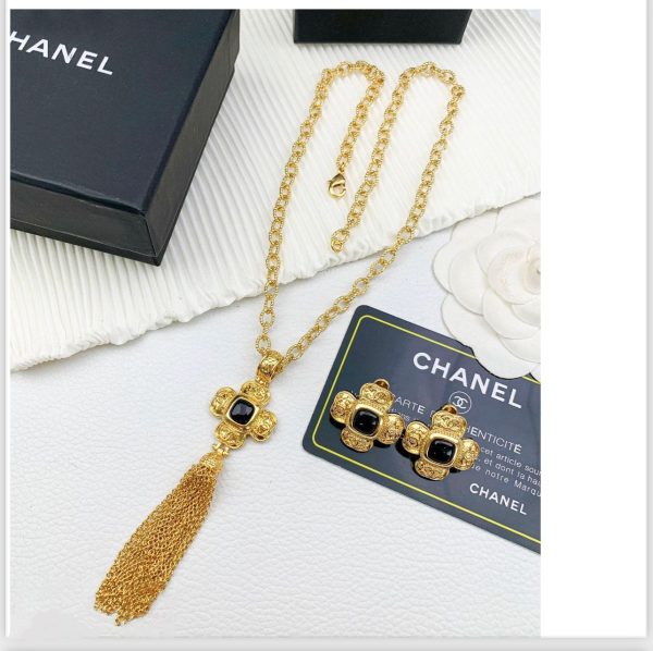 Chanel Pearl Crystal Chain Necklace - Image 2