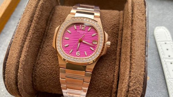Patek Philippe Nautilus Ladies - Image 2