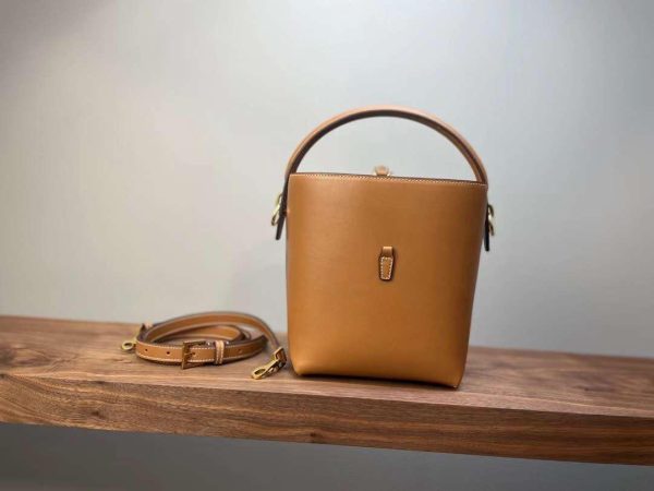 Ysl Le 37 Small Leather Bucket Bag - Image 2
