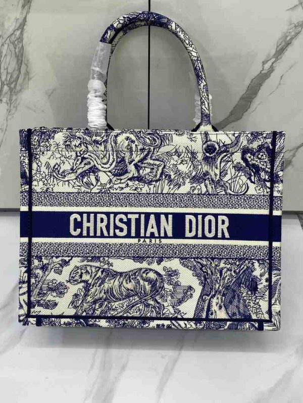 Dior Book Tote Medium - Image 6