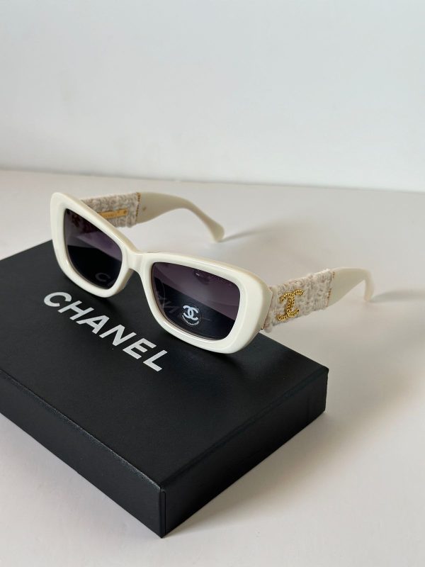 Chanel CC Logo Sunglasses For Women - Image 3