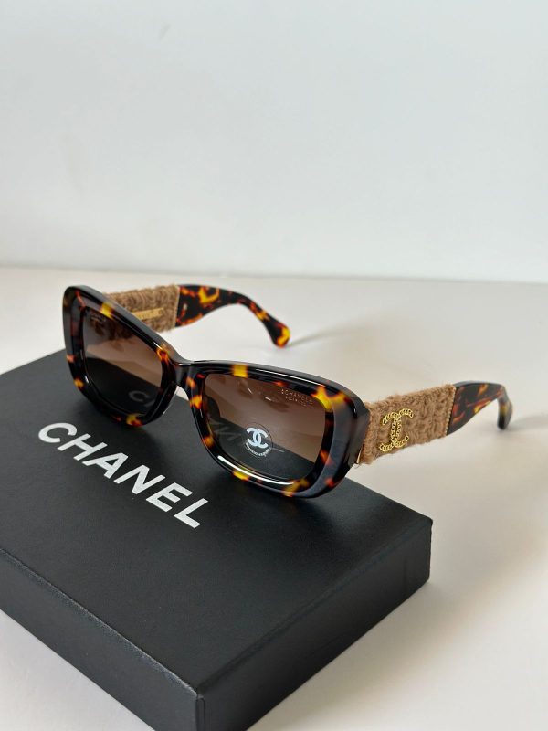 Chanel CC Logo Sunglasses For Women - Image 4