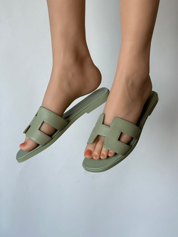 Hermes Leather Oran Flat Sandals - Image 6