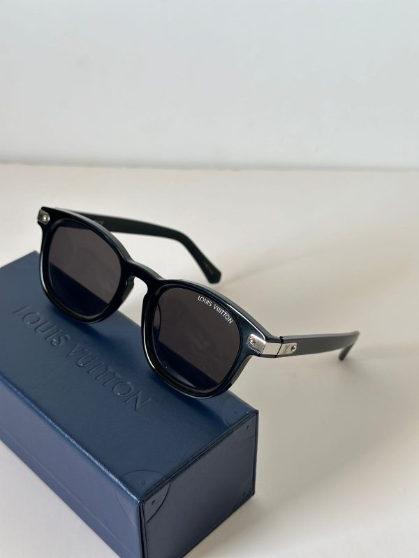 Iso LV Signature Square Round Sunglasses - Image 3