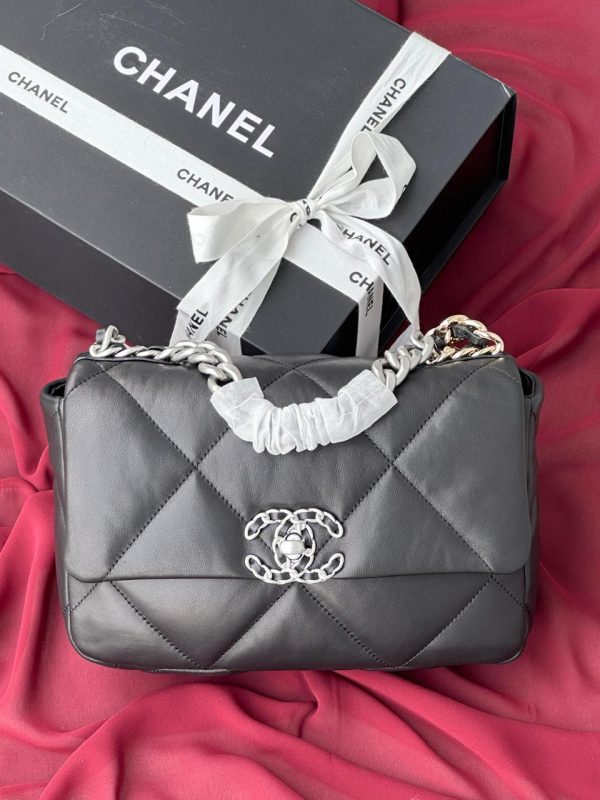 Chanel Medium 19 Flap Bag - Image 2