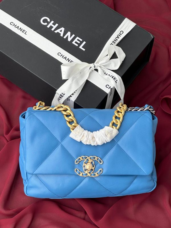 Chanel Medium 19 Flap Bag - Image 3