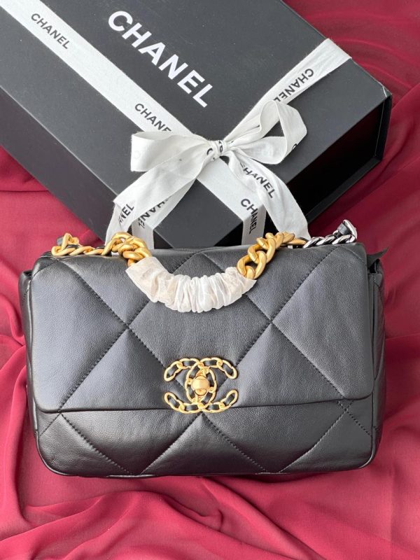 Chanel Medium 19 Flap Bag - Image 4
