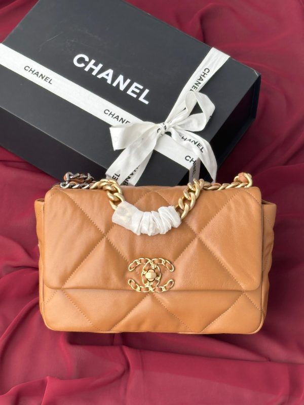 Chanel Medium 19 Flap Bag - Image 5